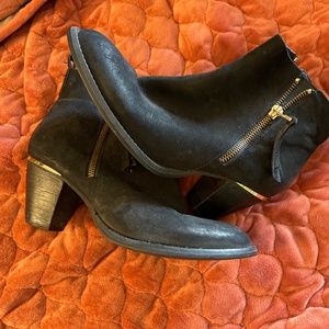 Real leather Steve Madden black booties. Used in good condition. 7.5